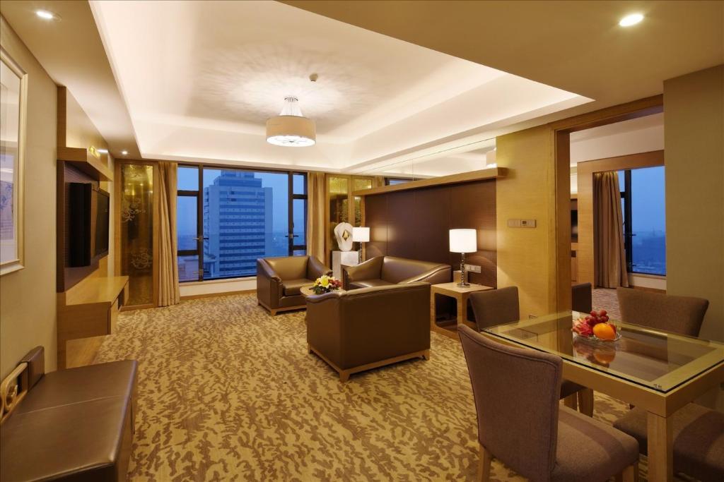 Sovereign Hotel Zhanjiang Zimmer foto