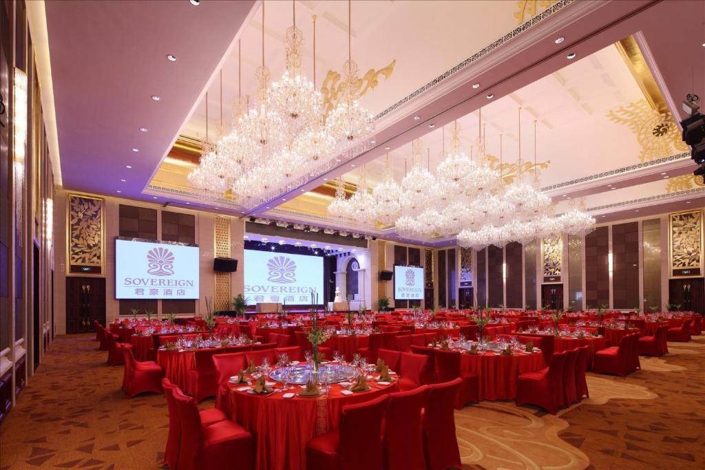 Sovereign Hotel Zhanjiang Exterior foto