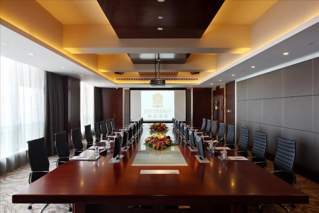 Sovereign Hotel Zhanjiang Exterior foto