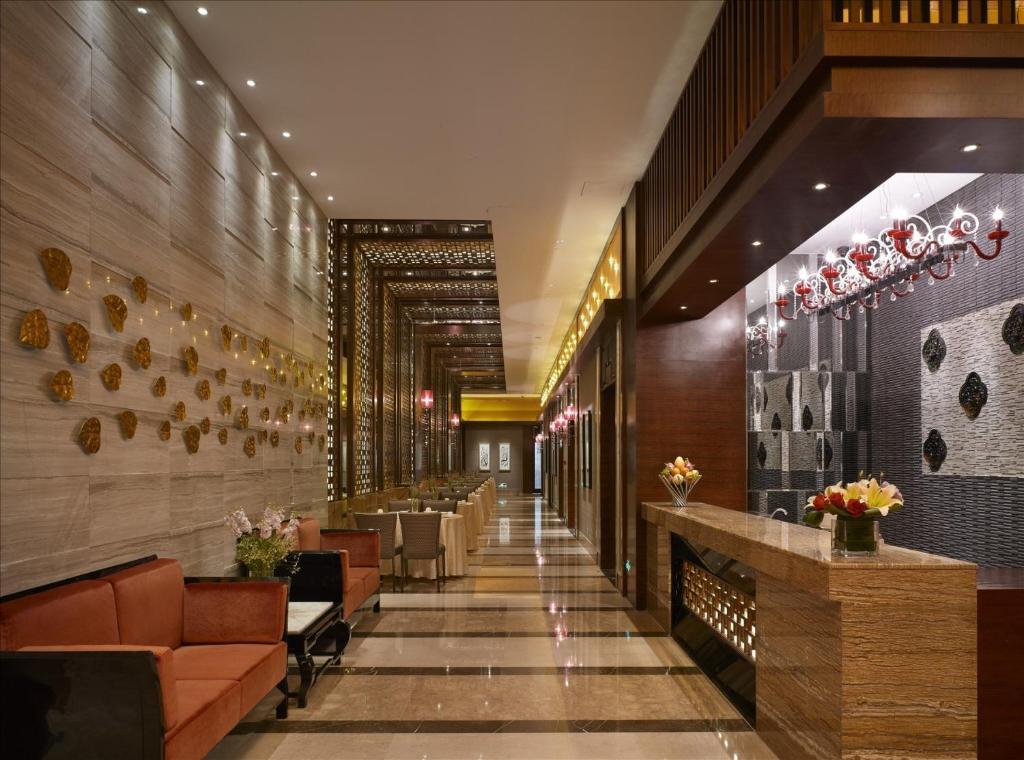 Sovereign Hotel Zhanjiang Exterior foto
