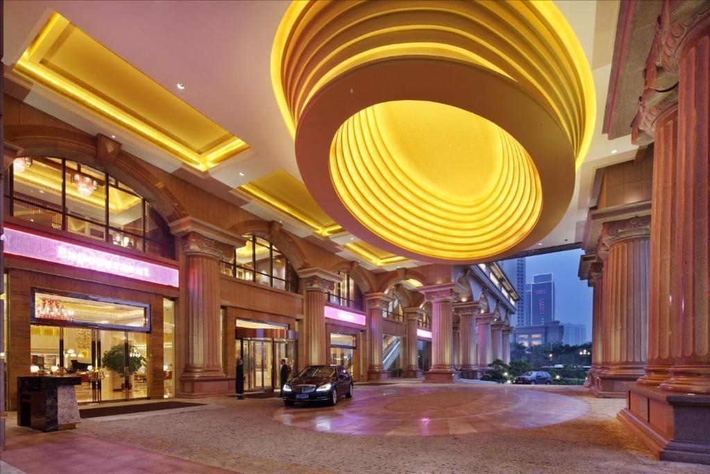 Sovereign Hotel Zhanjiang Exterior foto